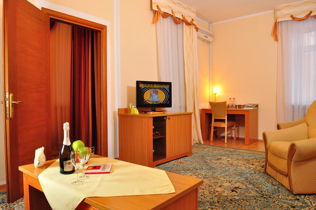 Altyn Dala Hotel Astana Exterior photo