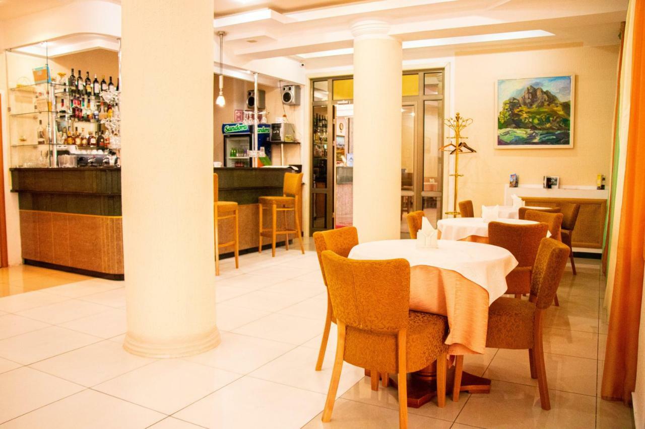 Altyn Dala Hotel Astana Exterior photo